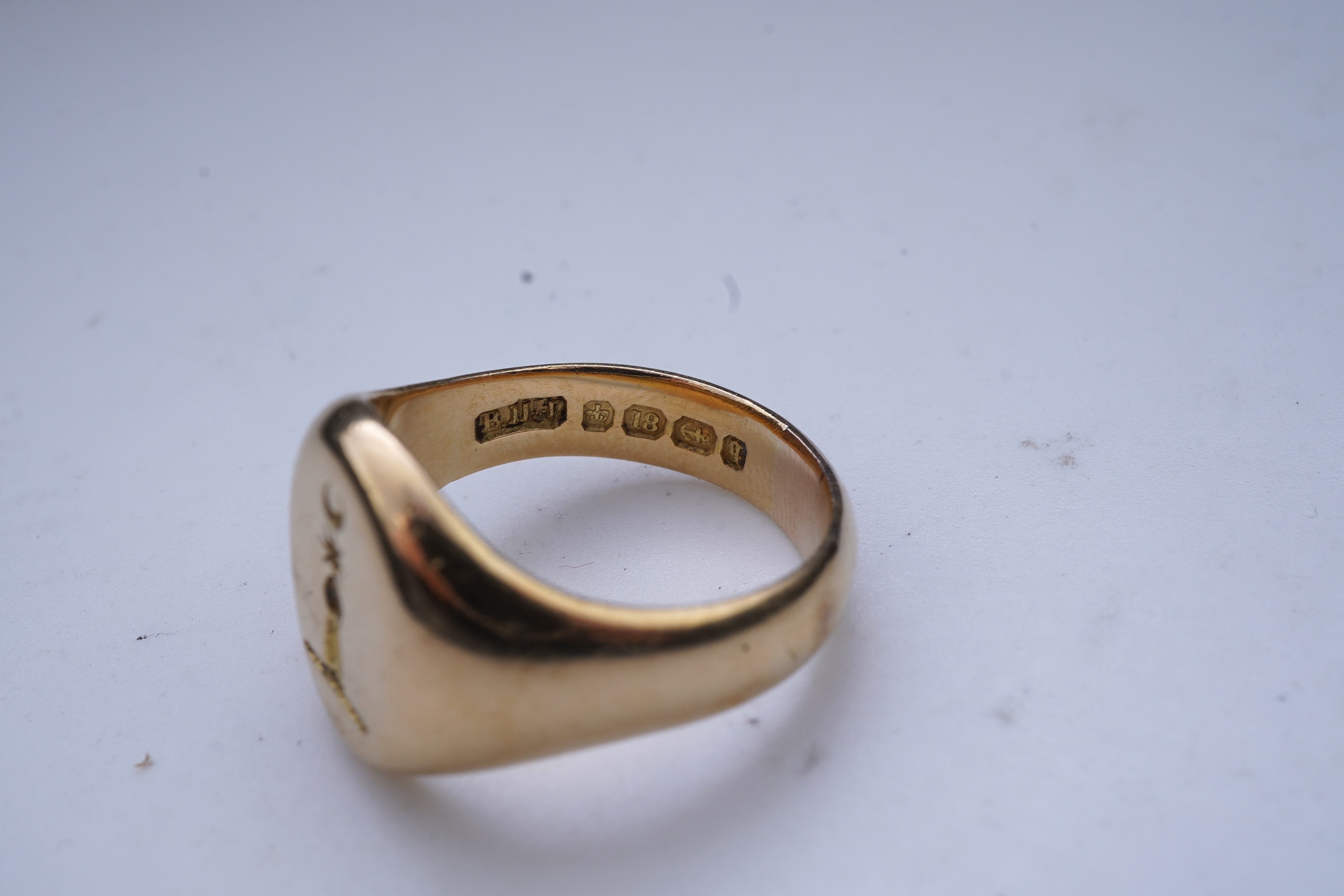 A Victorian 18ct gold signet ring, circa 1890